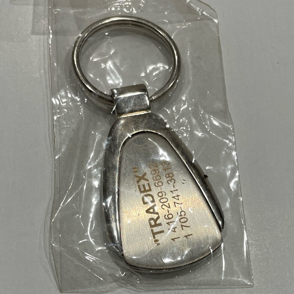 Sleek Heavy Duty Silver Metal Keychain Keyring NWOT